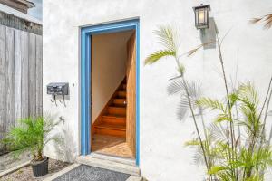 62 Hypolita Carriage House