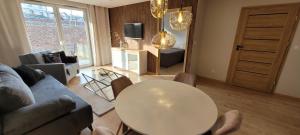 Słoneczny apartament z ogródkiem
