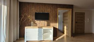 Słoneczny apartament z ogródkiem -bezpłatny parking