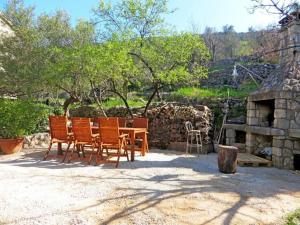 One-Bedroom Apartment with Garden View room in Apartments Marija