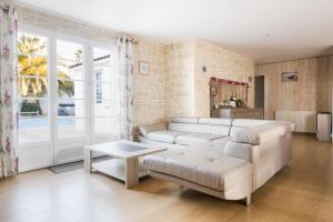 Acacias belle maison avec Piscine chauffée, Spa et Sauna