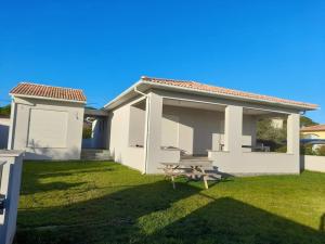 Villa avec piscine chauffée entre terre et mer