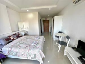 Beach 7 Condo Studio 012