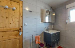 Appartements Awesome apartment in Corre with WiFi and 3 Bedrooms : photos des chambres