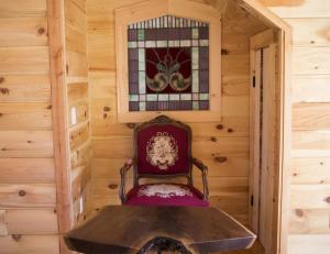 Log Country Inn Bed and Breakfast of Ithaca