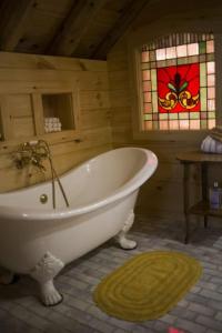 Log Country Inn Bed and Breakfast of Ithaca