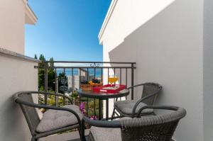 Apartments and Rooms Nikola