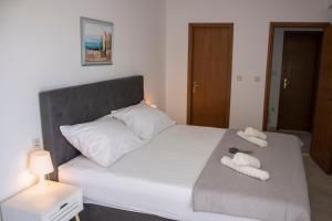 Apartments and Rooms Nikola