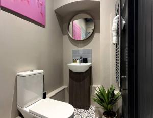 University Apartment • Sleeps 8