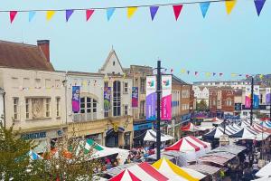 University Apartment • Sleeps 8