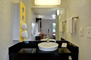 Queen Room room in Motel 6 Dania Beach