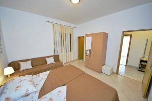 Family-friendly apartments with swimming pool Gornji Tucepi - Podpec, Makarska - 6815