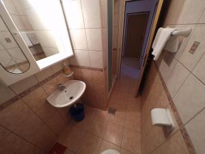 Apartments with parking space Lopar, Rab - 20644