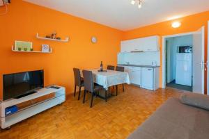 Apartment Mira 