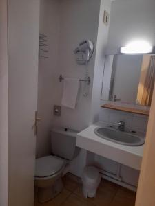 Hotels Hotel bar Saint Christophe : Chambre Lits Jumeaux