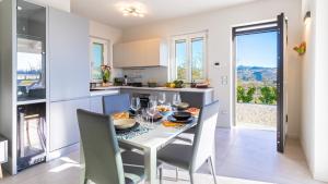 TRAMONTO ALBESE 4, Emma Villas