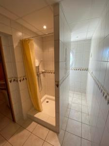 B&B / Chambres d'hotes Domaine Bacchus : Chambre Double avec Salle de Bains Privative