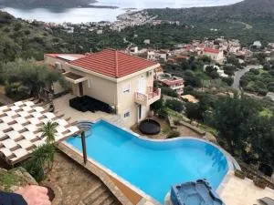 Spacious Villa in Kato Pine with Sea View and Private Pool. - Límnai