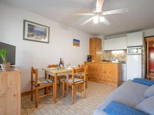 Apartment Los Amigos-4 by Interhome
