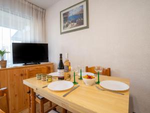 Apartment Los Amigos-4 by Interhome