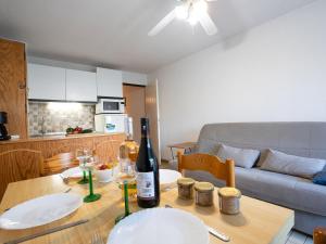 Apartment Los Amigos-4 by Interhome