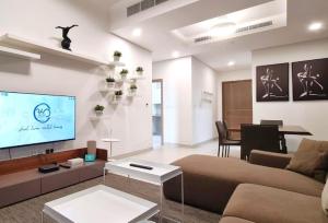 Spacious 1BR with Balcony & Rooftop Pool The Bay Business Bay