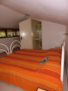 Three-Bedroom Villa with garden, parking and ac