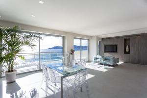 LA MER Breathtaking sea view luxurious design apartment