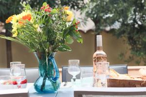 Charming Villa with Jacuzzi at 200m from beaches