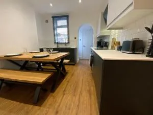 Centrally located to the city of Lincoln (Egon) - Branston