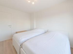 Apartment De Zeegloed duplex with parking by Interhome