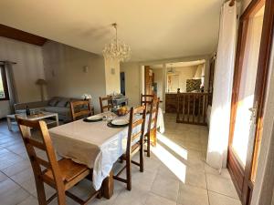 Maisons de vacances Holiday Home Le Predaire by Interhome : photos des chambres