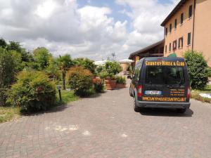 Country House Country Club