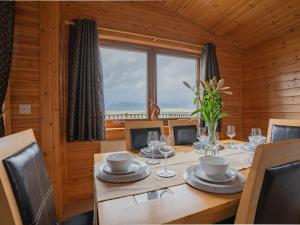 Chalet Loch Leven Lodge 10 by Interhome