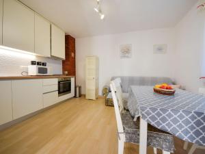 Apartment Vukić-5 by Interhome