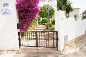 Casa Ancladero Big rooftop terrace, 2 bedroom guesthouse w garden and view