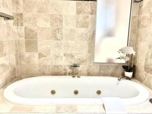 216 Hastings Street Luxury Apartment walk to beach