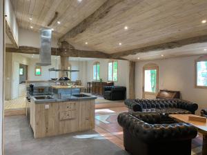 Maisons de vacances Grand Gite Cabanes de Fallot (19 personnes) : photos des chambres