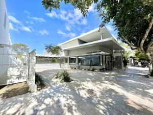 6Stu Hastings Street Studio