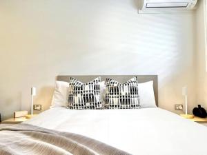 6Stu Hastings Street Studio