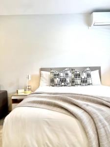 6Stu Hastings Street Studio