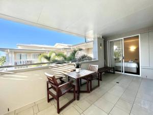231 Lovely North Facing 2 Bedroom metres to Main Beach