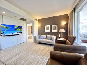 231 Lovely North Facing 2 Bedroom metres to Main Beach