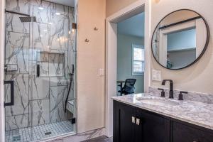 4BR Victorian Walk to UC Davis & Shriner Med Cen