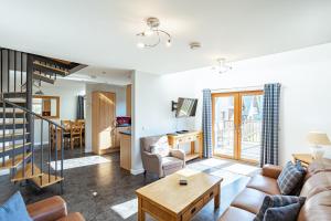 Lord Galloway 34 with Hot Tub