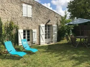 Maison de village et jardin , à Mornac sur Seudre - LʼÉguille