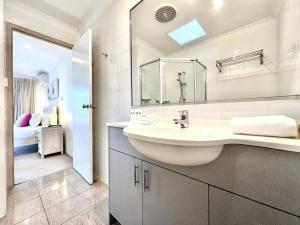 7 Cockleshell Sands Metres to Noosa River