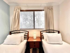 7 Cockleshell Sands Metres to Noosa River