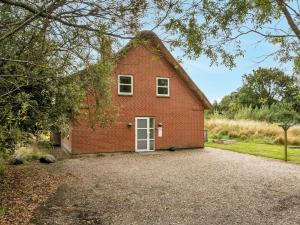 Holiday Home Henrike  3 3km from the sea in Western Jutland