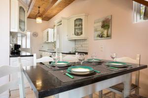 Ilenias 3 Bedroom House With Private Pool